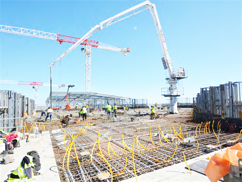 建筑工程必備機(jī)械，混凝土布料機(jī)。